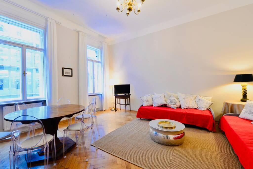 Beautiful Viennese Flat In The City Centre Exterior photo
